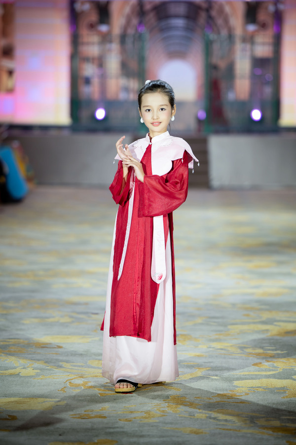 36 mẫu nhí catwalk du thuyền bùng nổ Cosmo The Show 2025 18cfe78ef857cbc596a87a5a015162cc 36 mẫu nhí catwalk du thuyền bùng nổ Cosmo The Show 2025