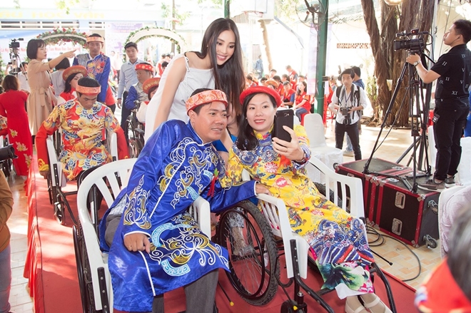 64753e80639936e0127b03d10feb1680 Hoa hậu Tiểu Vy cùng 100 cặp đôi khuyết tật xác nhận đám cưới kỷ lục Việt Nam