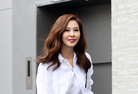 Kim Nam Joo đẹp rực rỡ tuổi 43