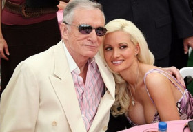 Ông trùm Playboy Hugh Hefner không thể có con, Holly Madison rời lâu đài thỏ