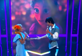 Gia đình song ca: Cặp cậu cháu Disney ‘gây thương nhớ’ trên sân khấu