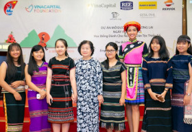 Hoa hậu H’Hen Niê hóa cô gái H’Mông tham gia hoạt động cộng đồng tại Đà Nẵng
