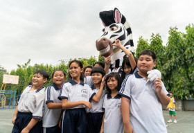 David Trezeguet cùng các HLV học viện Juventus Việt Nam đến thăm làng trẻ em SOS Gò Vấp