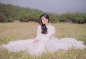 Hoa hậu Tiểu Vy khoe nhan sắc ngọt ngào, kỷ niệm nửa năm đăng quang