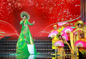 Nghệ sĩ Việt tưng bừng đón Tết Dương lịch 2020 trên Làng Hài Mở Hội Mừng Xuân