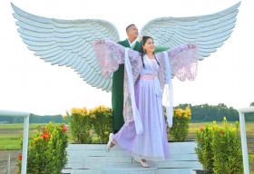 Đạo diễn Quyền Lộc chi tiền tỷ làm phim trường Tây Thiên Cổ Quán để chụp ảnh cưới 
