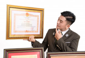 Ảo thuật gia – Kỷ lục gia thế giới Nguyễn Phương vinh dự nhận bằng khen của Thủ tướng
