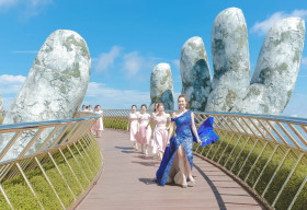 Dàn thí sinh Nữ hoàng doanh nhân đất Việt khoe sắc trên cầu Vàng – Bà Nà Hills