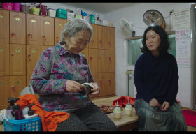 Hãy Chăm Sóc Mẹ: Vai chính đầu tiên của ‘người bà quốc dân’ Kim Young-ok sau 65 năm diễn xuất