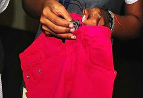 Độc đáo với quần jeans chống… cưỡng hiếp