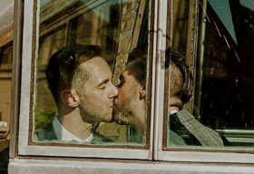 Chiến dịch hãy hôn nhau nhiều hơn dành cho LGBT