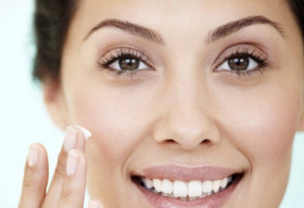 Vì sao bạn bị mụn khi đã qua tuổi dậy thì?