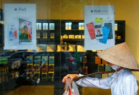 Thói đua đòi lên đời Iphone của người Việt