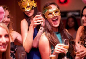 Ảnh tiệc tùng trên FB làm hại giới trẻ?