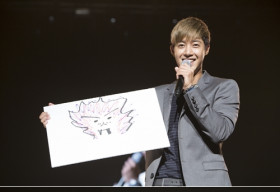 Kim Hyun Joong cười tươi rói trong vòng vây fan Nhật