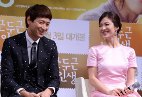Song Hye Kyo tươi tắn ra mắt phim mới