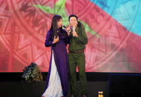 Long Nhật giả gái song ca cùng Michael Lang