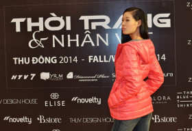 Miss Ngôi sao Khánh Vân tấn công sàn diễn thời trang