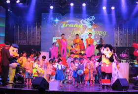 Trăng yêu thương và đêm nhạc ấm áp tình người