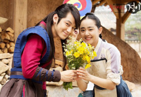 Moon Geun Young mang thai với người yêu cũ Kim Bum