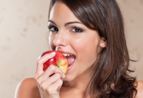 Trắc nghiệm tính cách của bạn qua cách ăn táo
