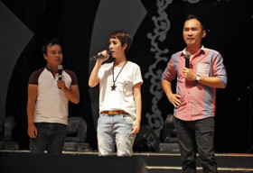 Diễn viên hài Thu Trang biểu diễn gây quỹ ủng hộ Duy Nhân
