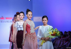 Kim Duyên duyên dáng và lộng lẫy trên sàn catwalk