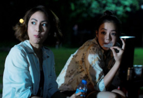 Nữ diễn viên Thái Lan Pumwaree Yodkamol ghiền bánh tráng trộn Việt Nam