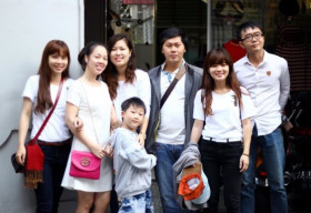 Tặng em cái tết