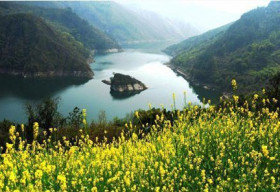 Kỳ lạ hòn đảo chỉ xuất hiện vào mùa xuân rồi biến mất