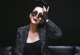 “Người đẹp không tuổi” nổi loạn với hàng hiệu