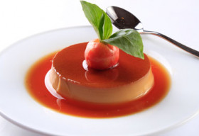 Bánh flan caramen đẹp như tranh vẽ