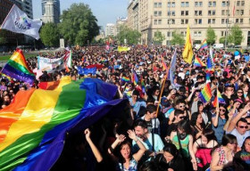 Chile thông qua luật kết hợp dân sự cho các đôi đồng tính