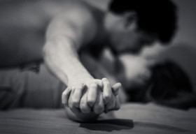 10 cách khơi dậy ham muốn tình dục khó tin