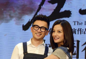 Triệu Vy trẻ trung và nhí nhảnh với quần yếm