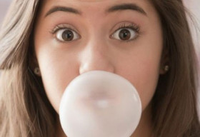 8 mối nguy hiểm khi nhai kẹo cao su