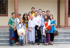 Đức Tiến rủ Anh Quân đi thăm trẻ em mồ côi