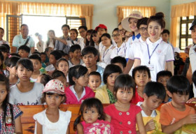 Thùy Trang trở thành đại sứ của chương trình ‘Tình Người Muôn Phương’