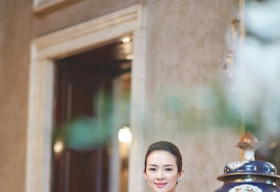 Chương Tử Di quý phái với đầm ren trắng tinh khôi