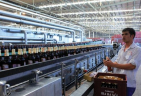 Vì sao Hiệp hội Bia – Rượu – Nước giải khát phản đối việc dán tem bia?