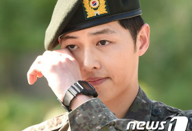 Mỹ nam Song Joong Ki ngày một điển trai, bật khóc khi xuất ngũ