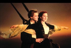 Trang Hạ lại hỏi sốc “Bạn chọn đứng trên mũi tàu Titanic hay đứng trên ghế đẩu?”