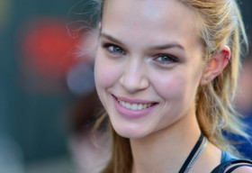 Siêu mẫu Victoria’s Secret: ‘Cha mẹ của tôi đều là người đồng tính’