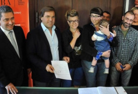 Argentina: Đứa trẻ có 3 cha mẹ hợp pháp đầu tiên