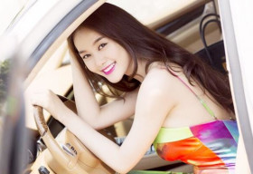 Linh Chi: “Nhan sắc đủ xài nên không cần dao kéo khuôn mặt “