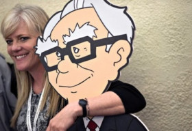 Bữa trưa với Warren Buffett có giá 2,35 triệu USD