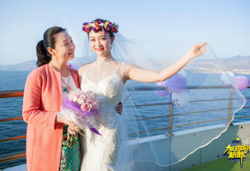 Hoàng hậu “Hoàn Châu cách cách” nghẹn ngào tiễn con đi lấy chồng