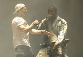 Kanye West bị phá đám không thương tiếc trong concert