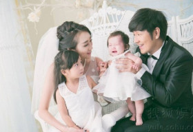 Gia đình Trần Hạo Dân hạnh phúc chụp ảnh cưới