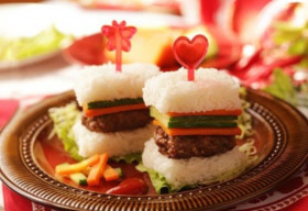 Làm cơm kẹp vừa đẹp vừa ngon cho bữa trưa